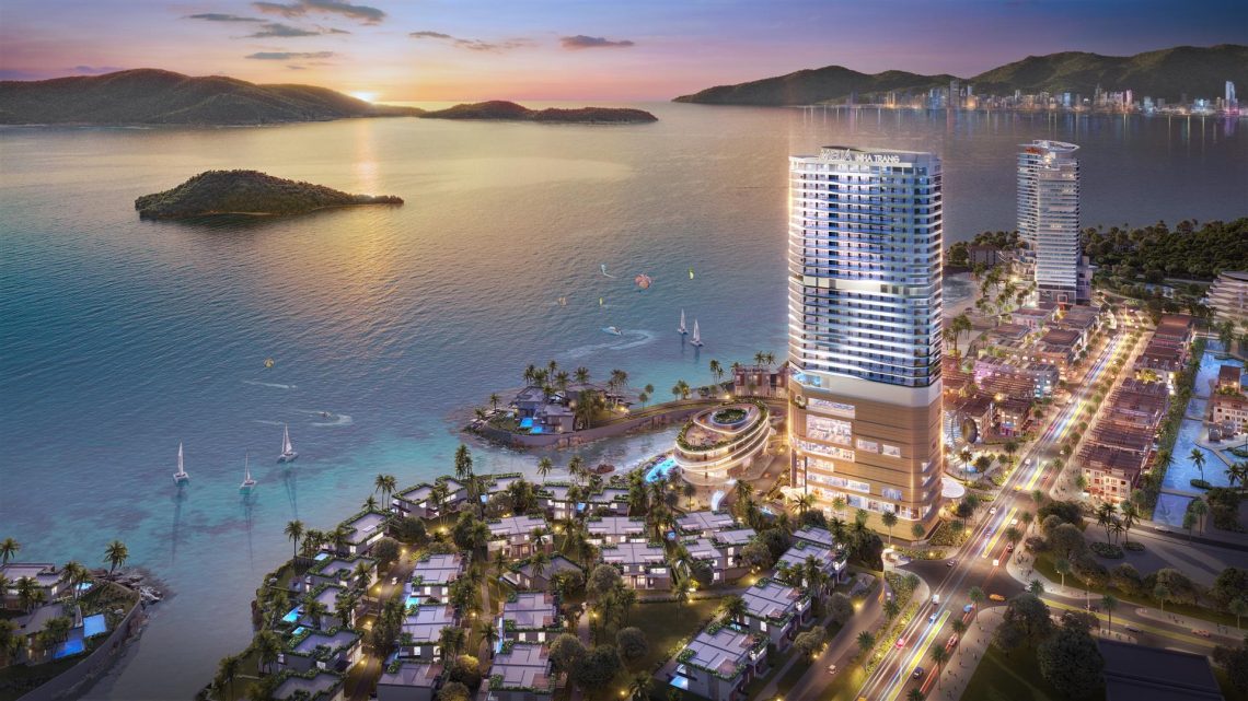 Libera Nha Trang - Hải trình tự do Libera Nha Trang được phát triển là tổ hợp căn hộ biển có thiết kế đạt tiêu chuẩn 5 sao. Dự án thuộc tổ hợp Vega City Nha Trang với lợi thế vị trí đắc địa “lưng núi - hướng biển - trung tâm thành phố”. Kể từ khi có thông tin cho ra mắt thị trường, dự án đã nhận được sự quan tâm của đông đảo khách hàng, nhà đầu tư. Hãy cùng tìm hiểu thêm chi tiết về dự án qua bài viết dưới đây. Chủ đầu tư KDI Holdings của dự án là đơn vị uy tín trên thị trường BĐS đã hợp tác với hàng loạt thương hiệu cao cấp, hàng đầu thế giới để xây dựng, kiến tạo ra những sản phẩm BĐS gây tiếng vang trên thị trường bất động sản. Điều này được bảo chứng bằng việc là CĐT đầu tiên đã trao sổ hồng cho chủ sở hữu bất động sản thương mại dịch vụ tại dự án Libera Nha Trang. Tổng quan dự án Dự án: Libera Nha Trang Vị trí: Thuộc tổ hợp Vega City - Đại Lộ Phạm Văn Đồng - Bãi Tiên - Nha Trang - Khánh Hòa Chủ Đầu Tư: Công ty Cổ phần Vega City – KDI Holdings Đơn vị phát triển: BIG FOUR Tư vấn phát triển: Masterise Homes Tổng thầu thi công: Hyundai E&C (Hàn Quốc) Tư vấn thiết kế: NDA (Pháp) Quản lý vận hành: Meliá Hotels International Mật độ xây dựng: 30% Quy mô: 2 tòa căn hộ biển Flexhome (The Sanhome 30 tầng & The Paramount 22 tầng) Loại hình sản phẩm: Căn hộ biển Số lượng: hơn 3000 căn hộ Tiêu chuẩn bàn giao: Full nội thất chuẩn khách sạn 5* Giá bán dự kiến: Từ 1,88 tỷ/căn Bàn giao: Dự kiến năm 2025 Vị trí chiến lược, đắc địa hàng đầu khu vực Nơi toạ lạc của Libera Nha Trang nằm trong quần thể tổ hợp nghỉ dưỡng - giải trí - nghệ thuật Vega City Nha Trang. Vị trí chính xác của dự án nằm ngay trên đại lộ Phạm Văn Đồng thuộc quận Bãi Tiên. Đây là bãi biển duy nhất còn lại, có tầm view nhìn hướng thẳng ra bãi biển Nha Trang trong lành, xanh mát mắt. Nhờ lợi thế về vị trí nên đã giúp cho mọi cư dân, du khách dễ dàng tận hưởng cuộc sống tiện nghi, sôi động cũng như trải nghiệm phong cách nghỉ dưỡng cao cấp ngay trung tâm thành phố du lịch biển Nha Trang. Trong khoảng thời gian ngắn, cư dân của dự án chỉ cần di chuyển vài km để tới với các điểm du lịch nổi tiếng của khu vực như: núi Cô Tiên; Bến du thuyền Ana; Tháp Bà Ponagar; sân bay quốc tế Cam Ranh;... Libera Nha Trang nằm tại khu vực trung điểm của Tam giác vàng chiến lược Trần Phú – Bãi Tiên – Bắc Vân Phong nên đã đón đầu khu kinh tế Bắc Vân Phong. Nơi đây được định hướng trở thành trung tâm kinh tế, quy hoạch đô thị ven biển và hoạt động kinh tế đêm toàn diện. Chắc chắn rằng, trong tương lai Libera Nha Trang trở thành Trần Phú thứ 2 nhưng tốt hơn và cũng chính là mảnh ghép còn thiếu của Nha Trang -: Kinh đô du lịch thượng lưu mới.. Tiện ích tiêu chuẩn cao cấp Hệ thống tiện ích của Libera Nha Trang hội tụ hàng loạt hạng mục độc đáo, bố trí tại các tầng của hai toà tháp căn hộ biển như: Sảnh Lễ tân & Lobby Lounge BOH & Office Spa - Sauna Cigar Lounge Food Hall Nhà hàng Khu vui chơi trẻ em Phòng họp bar bên hồ bơi Hồ bơi Vườn cảnh Thư viện Co-working Jacuzzi yoga - thiền Gym sky Lounge … Ngoài các tiện ích kể trên thì cư dân của dự án còn được thừa hưởng các tiện ích của tổ hợp Vega City Nha Trang lên tới 99 hạng mục cao cấp như: đại lô Danh vọng, Bãi biển riêng, nhà hát Đó;... Mặt bằng, thiết kế căn hộ biển Libera Nha Trang Libera Nha Trang có tổng diện tích 1.38 ha, mật độ xây dựng khá thấp chỉ khoảng 30% và được quy hoạch bao gồm 2 toà tháp The Sanhôme và toà tháp The Paramount Tổng sản phẩm: 2413 sản phẩm - The SanHôme: 2002 sản phẩm (1975 căn hộ biển, 27 căn Shop) - The Paramount: 411 sản phẩm (401 căn hộ biển, 10 căn Shop) Khách hàng có thể lựa chọn các loại hình căn hộ biển - Flex Home với diện tích như sau: - Căn hộ Revo (Studio) | 25m2-28m2 - Căn hộ Amo (1PN+) | 36m2- 45m2 - Căn hộ Rica (2PN) | 55m2- 60m2 - Shop | 39m2- 110m2 Thiết kế các căn hộ giúp đem lại cho cư dân một cuộc sống đạt tiêu chuẩn tiện nghi quốc tế, một nơi lý tưởng để trải nghiệm kỳ nghỉ dưỡng đẳng cấp. Toàn bộ căn hộ tại dự án có tầm view nhìn biển rộng mở, hiện đại với cửa kính trong suốt tư trần tới sàn đạt tiêu chuẩn Masterise Homes. Đồ nội thất căn hộ khi được bàn giao tới từ các thương hiệu nổi tiếng, đạt tiêu chuẩn 5 sao cho không gian sống tối ưu công năng sử dụng, hoàn hảo cho cư dân và mọi du khách. Giá bán căn hộ Libera Nha Trang Flex Home tại dự án có mức giá bán nằm trong khoảng từ 1.88 tỷ đồng/căn. Theo vị trí, tầng, diện tích căn hộ thì mức giá bán cũng sẽ khác nhau. Trong từng đợt mở bán, CĐT đưa ra hàng loạt các ưu đãi hấp dẫn, phù hợp với đại đa số khách hàng và nhà đầu tư. Với tiêu chuẩn bàn giao đầy đủ nội thất nên khách hàng chỉ cần xách vali vào ở hoặc đầu tư sinh lời nhanh chóng ngay khi nhận bàn giao. Trên đây là những thông tin về dự án Libera Nha Trang được chúng tôi cập nhật và chia sẻ tới với bạn đọc. Chúc các nhà đầu tư thông thái sẽ nhanh chóng đưa ra quyết định đúng đắn khi lựa chọn đầu tư vào căn hộ Libera Nha Trang nhé.- Hải TRình tự do